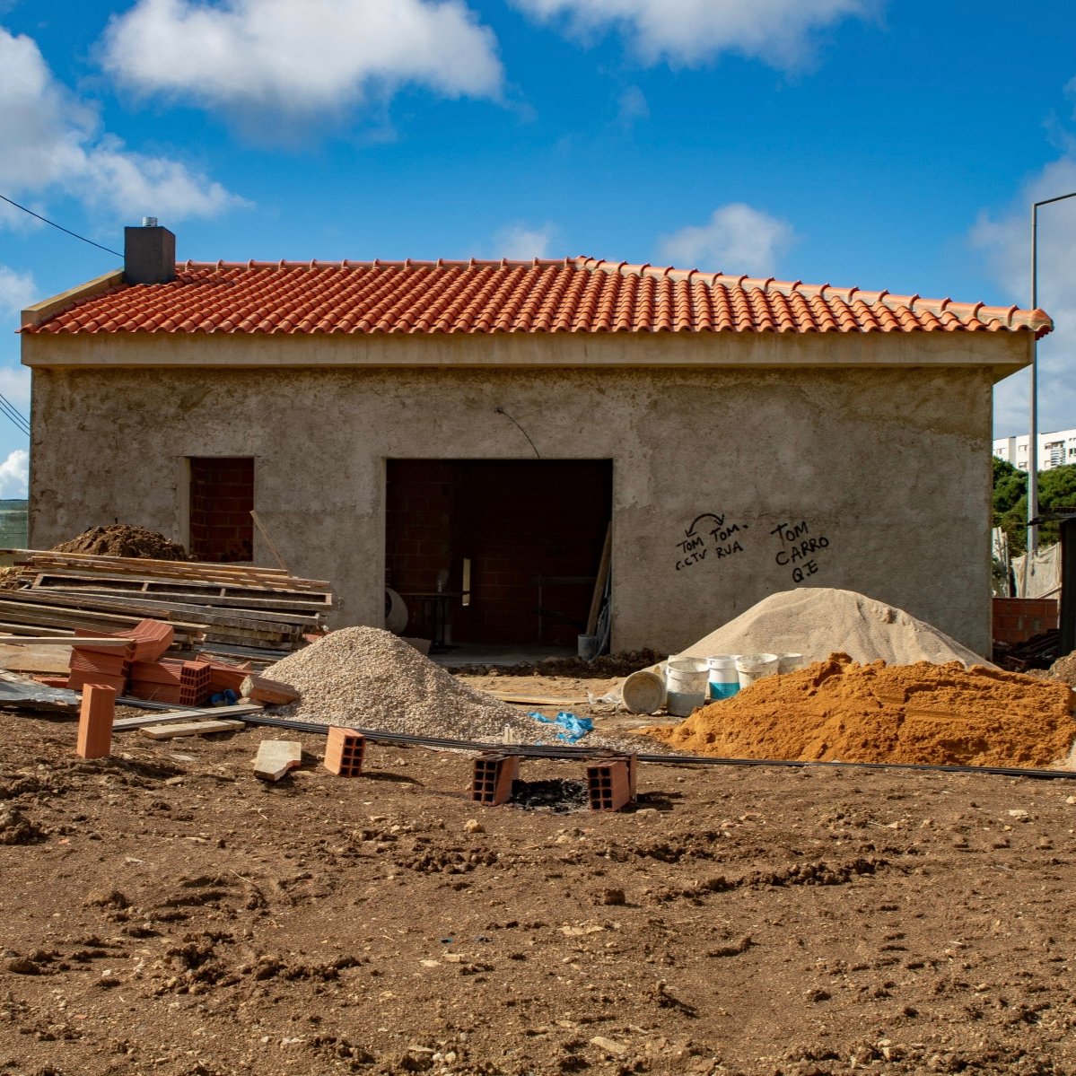 Área expansiva de 510m2 de campo verde na Just4Buddies